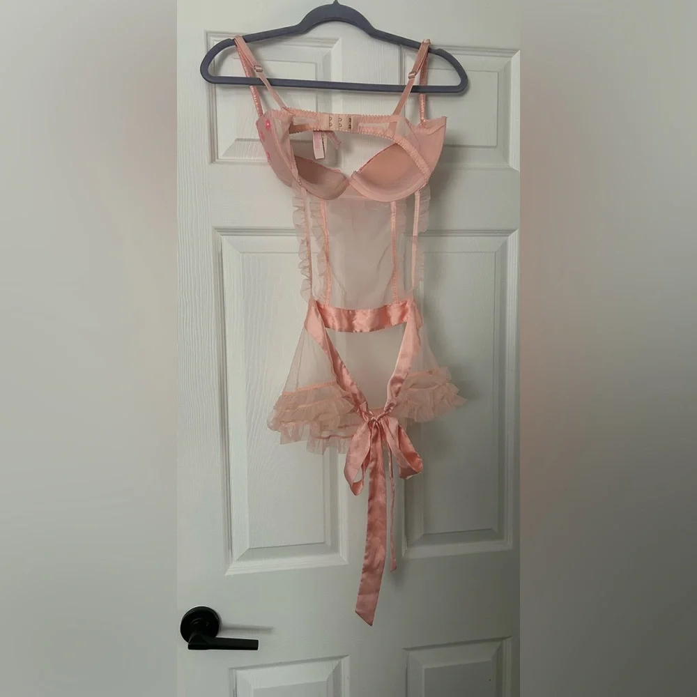 NWT Vintage 2012 Victoria’s Secret Lingerie Bra Skirt Size 36D - Picture 2 of 5